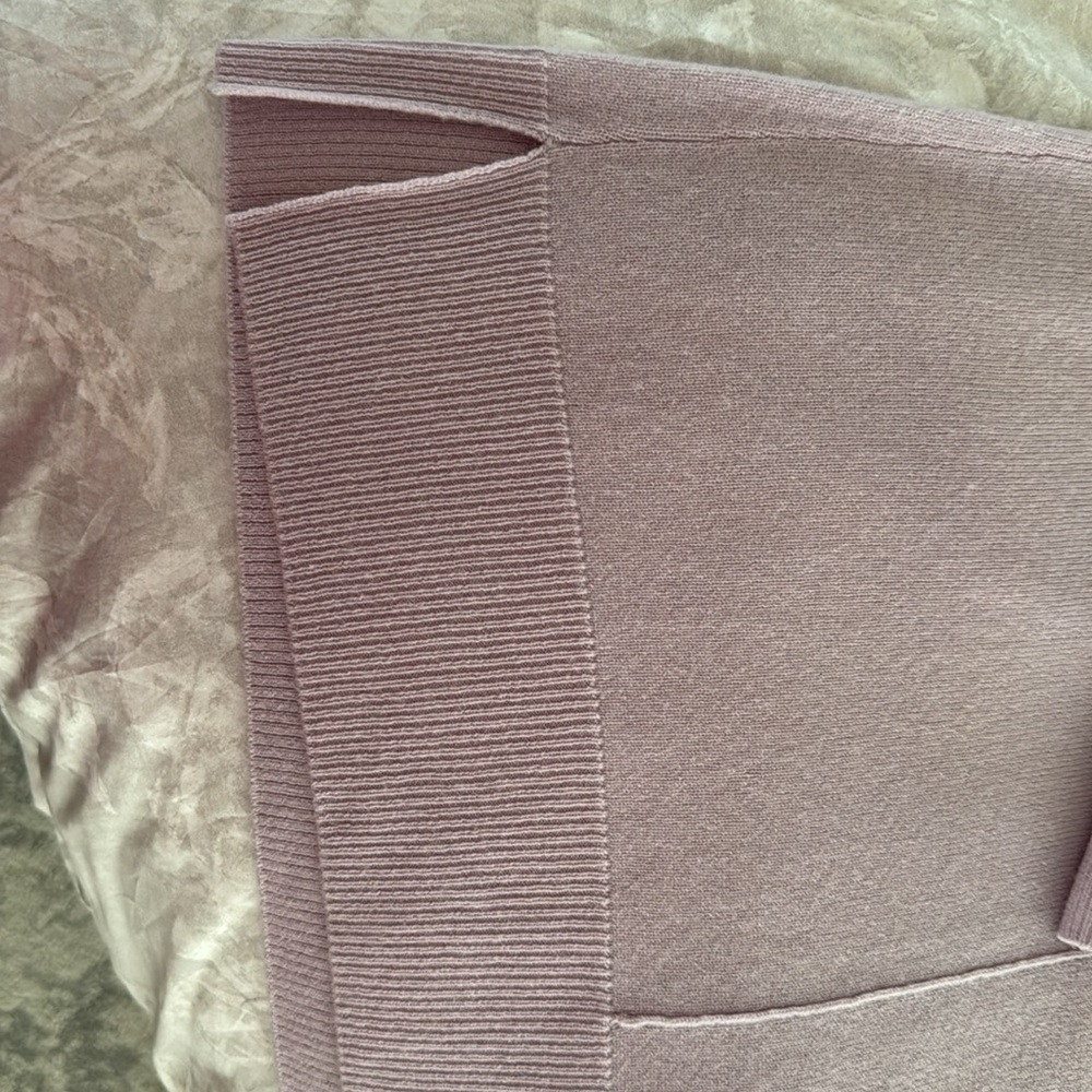 Lusso | Lavender 100% Cashmere V-Neck Sweater - Picture 5 of 6